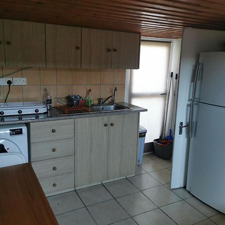 Strovolos Rooms Studios Nicosia Bilik gambar