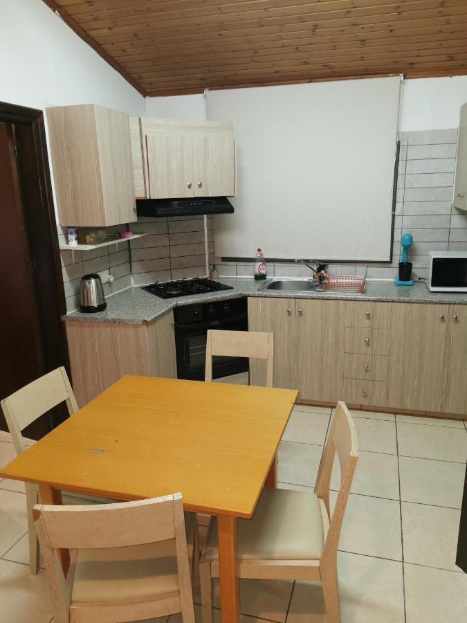 Strovolos Rooms Studios Nicosia Luaran gambar
