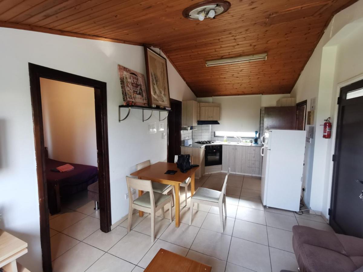 Strovolos Rooms Studios Nicosia Luaran gambar