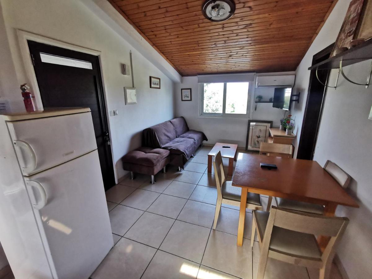 Strovolos Rooms Studios Nicosia Luaran gambar