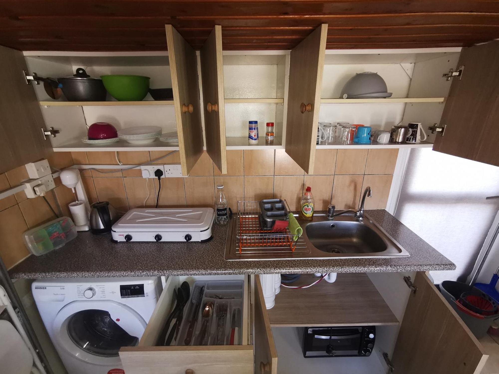 Strovolos Rooms Studios Nicosia Bilik gambar