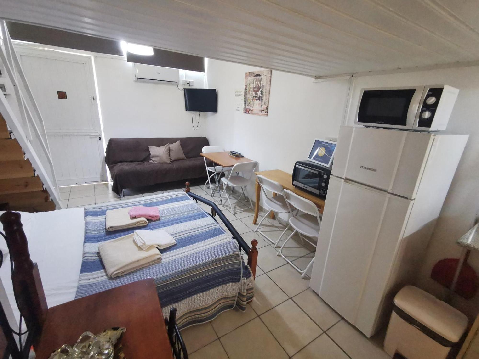 Strovolos Rooms Studios Nicosia Bilik gambar