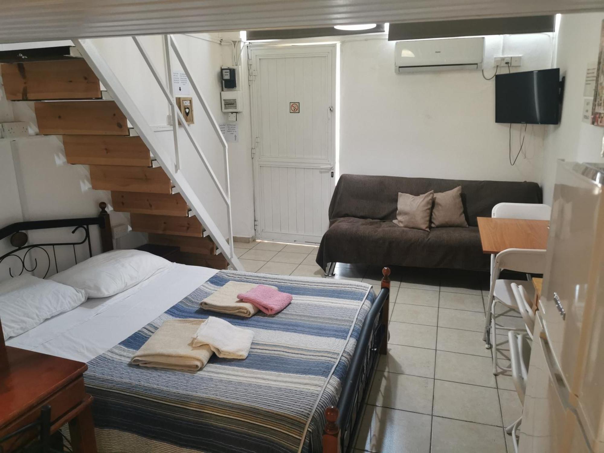 Strovolos Rooms Studios Nicosia Bilik gambar